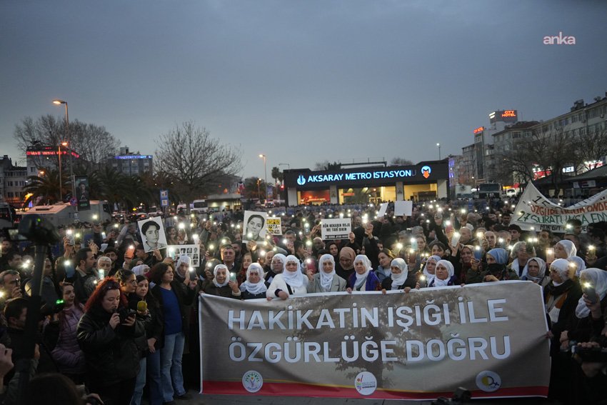 Abdullah Öcalan’ın yakalanarak Türkiye’ye getirilişinin yıl dönümünde Aksaray Metro İstasyonu önünde eylem Terör örgütü PKK lideri Abdullah Öcalan'ın Türkiye'ye getirilişinin 27. yıl