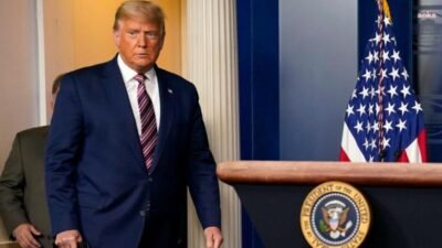 ABD Başkanı Donald Trump, eski Başkan Barack Obama ve eşi