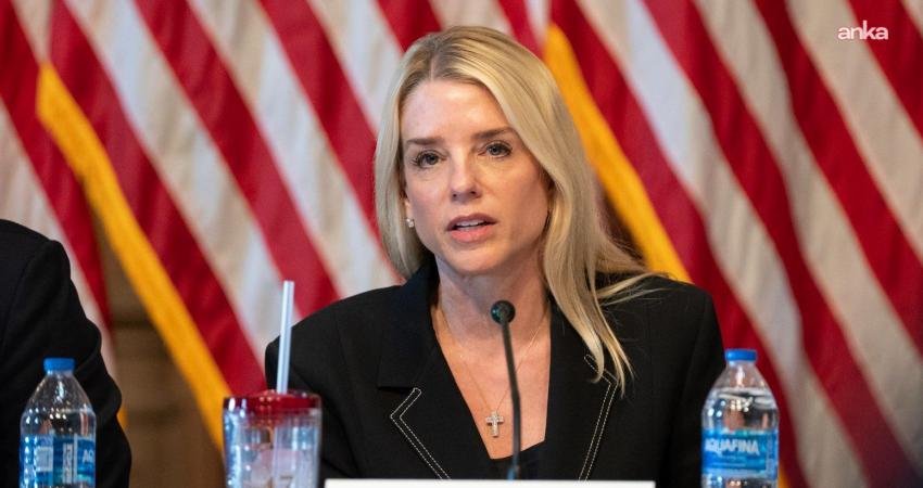 ABD’de Epstein dosyaları tartışması: Adalet Bakanlığı “hepsi yayımlandı” dedi, Kongre’den itiraz geldi ABD Adalet Bakanlığı (DoJ), Epstein Dosyaları Şeffaflık Yasası kapsamında yayımlanması