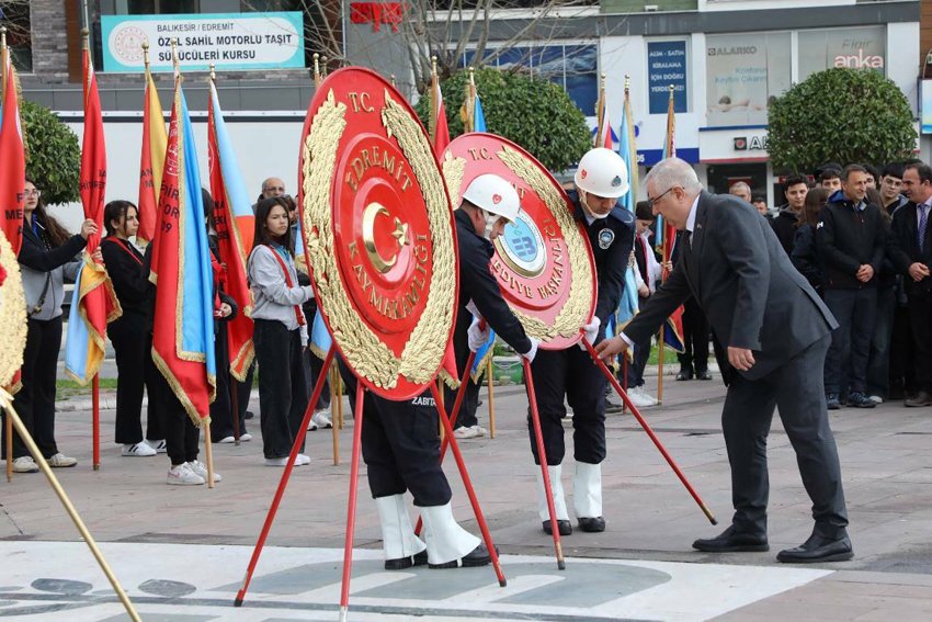 Kuvayımilliye kahramanı Köprülü Hamdi Bey, Edremit’te anıldı Kuvayımilliye kahramanı Edremit Kaymakamı Köprülülü Hamdi Bey, şehit edilişinin 106'ncı