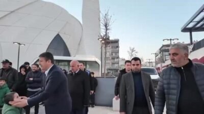 Adıyaman Belediye Başkanı Abdurrahman Tutdere, Kent Meydanı’nda kurulan iftar çadırında