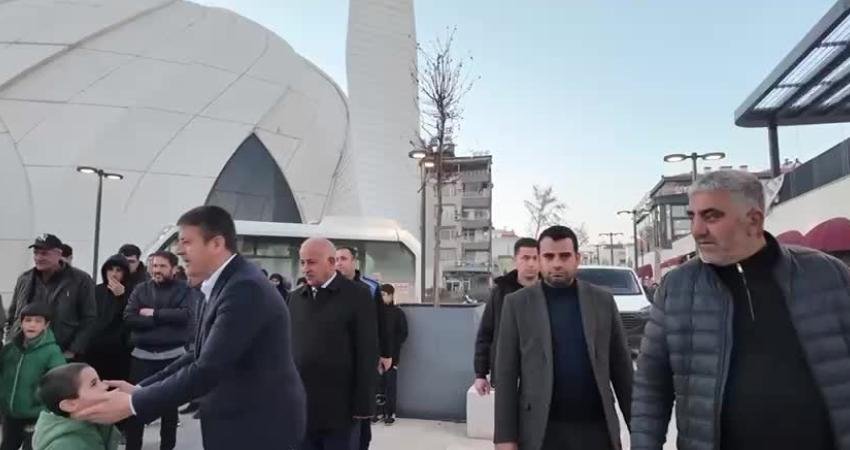 Adıyaman Belediye Başkanı Abdurrahman Tutdere, Kent Meydanı’nda kurulan iftar çadırında