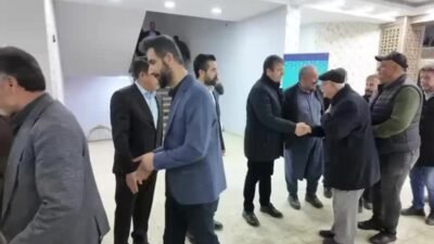 Adıyaman Belediye Başkanı Abdurrahman Tutdere, iftar programında mesai arkadaşlarıyla bir