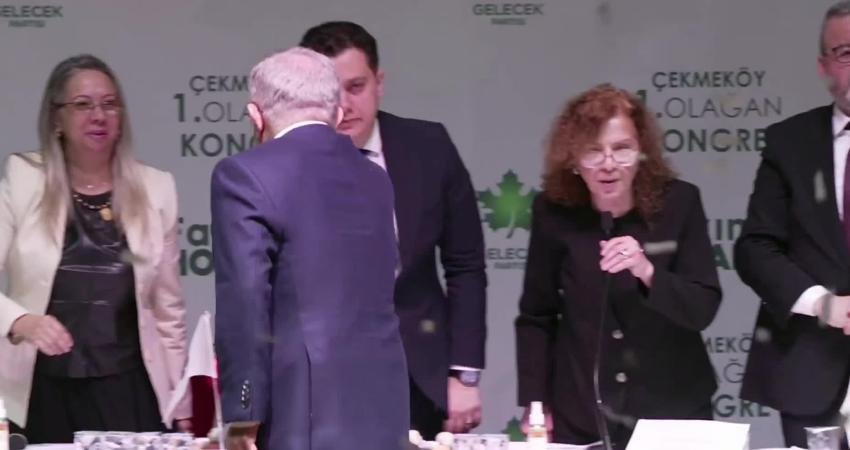 Gelecek Partisi Genel Başkanı Ahmet Davutoğlu, Türkiye’de kurumların itibar kaybı