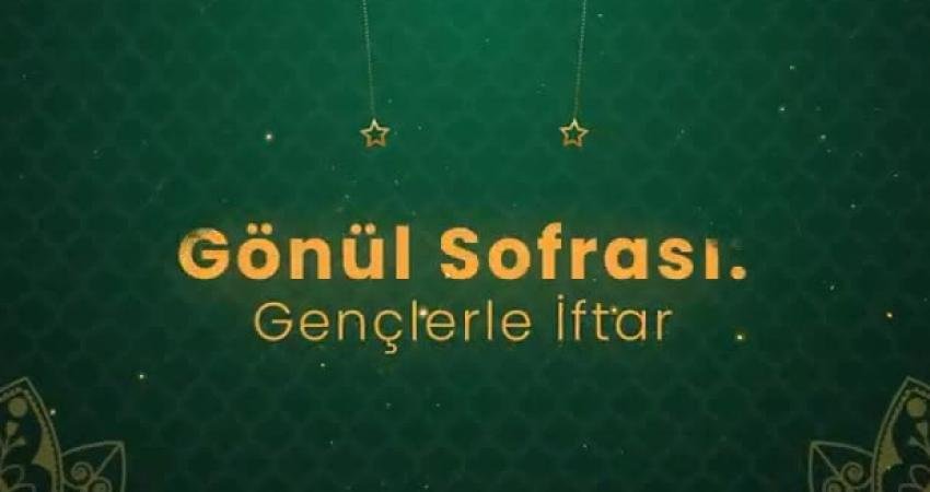 Ahmet Davutoğlu, iftarda gençlerle bir araya geldi: Siyaset, gençlerle yan yana gelince anlam kazanır Gelecek Partisi Genel Başkanı Ahmet Davutoğlu, partisinin düzenlediği Gençlik İftarı