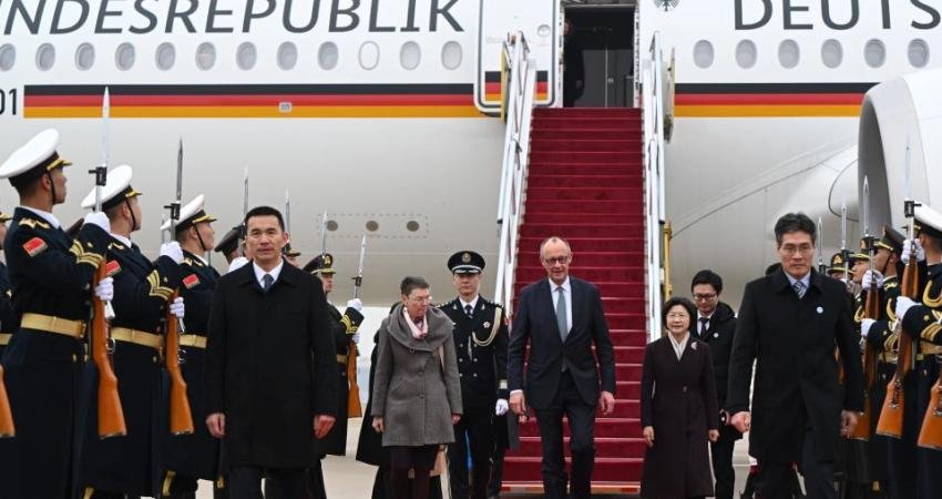 Almanya Şansölyesi Merz ilk Çin ziyareti için Pekin’de: Gündemde Avrupa’nın giderek büyüyen ticaret açığı var Almanya Şansölyesi Friedrich Merz, Çin’e ilk resmi ziyareti için Pekin’e