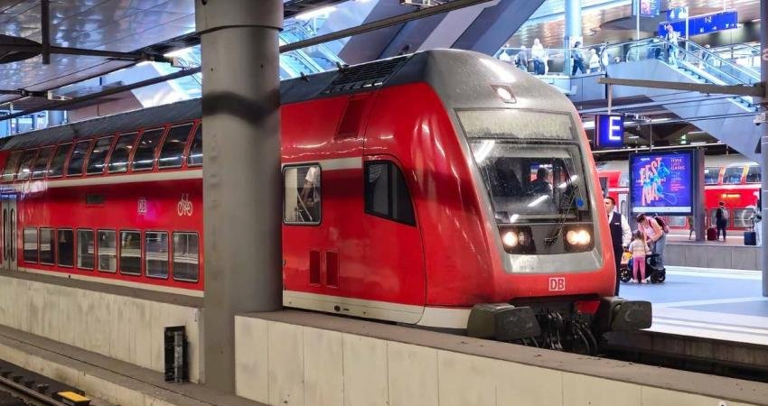 Almanya’nın Rheinland-Pfalz eyaletinde bilet kontrolü sırasında bir yolcunun saldırısına uğrayan