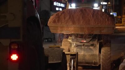 İzmir Büyükşehir Belediyesi, Alsancak’ta altyapı çalışmaları tamamlanan sokaklarda günlük yaşamı