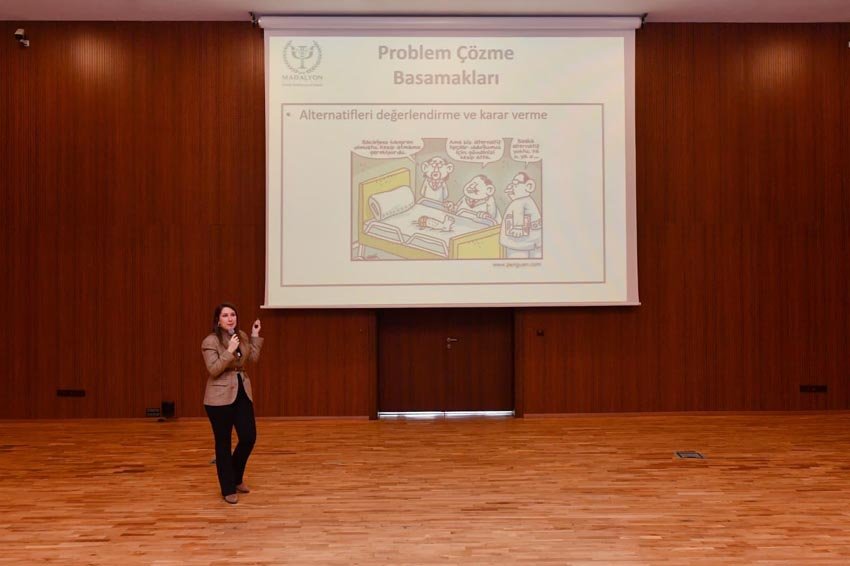 Altındağ’da kadınlara problem çözme ve güçlenme eğitimi Altındağ Belediyesi ve Madalyon Psikoloji iş birliğiyle düzenlenen “Bir Karganın