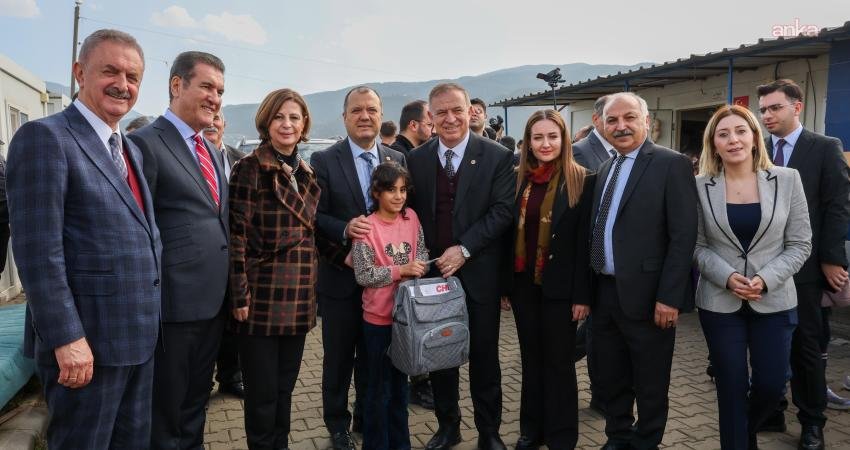 Antalya Büyükşehir Belediye Başkan Vekili Özdemir, deprem bölgesinde: “Birbirimizden güç alıyoruz” Antalya Büyükşehir Belediye Başkan Vekili Büşra Özdemir, Kahramanmaraş merkezli 6