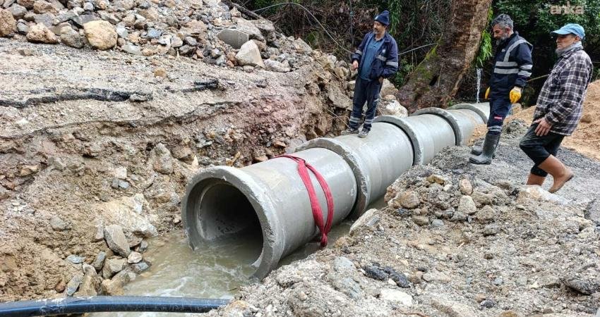 Antalya Büyükşehir Belediyesi ekipleri, Alanya’da etkili olan yoğun yağışların ardından