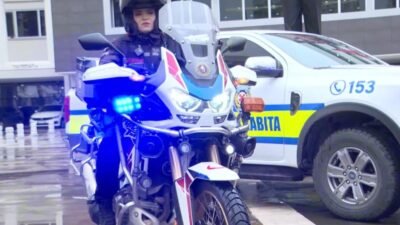 Antalya Büyükşehir Belediyesi Zabıta Dairesi Başkanlığı, motosikletli zabıta ekipleriyle vatandaşlara