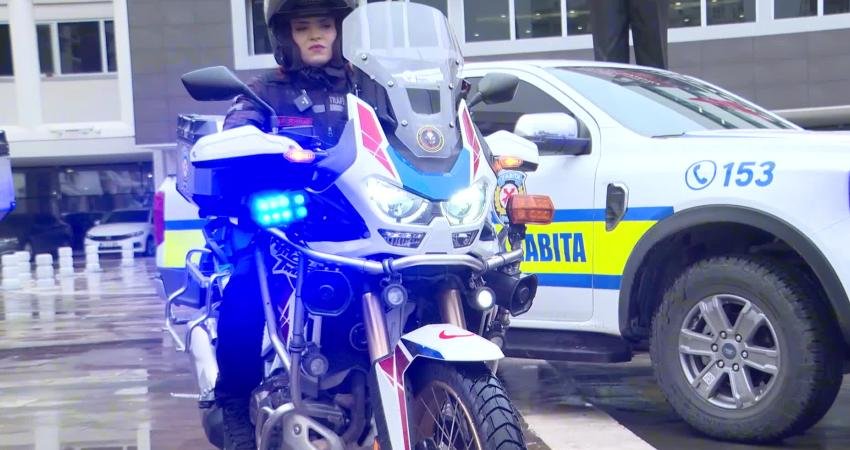 Antalya Büyükşehir Belediyesi Zabıta Dairesi Başkanlığı, motosikletli zabıta ekipleriyle vatandaşlara