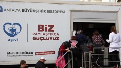 Antalya Büyükşehir Belediyesi, ramazan ayı boyunca kent merkezindeki mahallelerde iftar