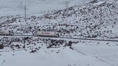 Kars istikametinden Ardahan-Çıldır Aktaş Sınır Kapısı’na giden çok sayıda TIR,