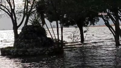 Muğla ve ilçelerinde etkili olan fırtına ve sağanak günlük yaşamı