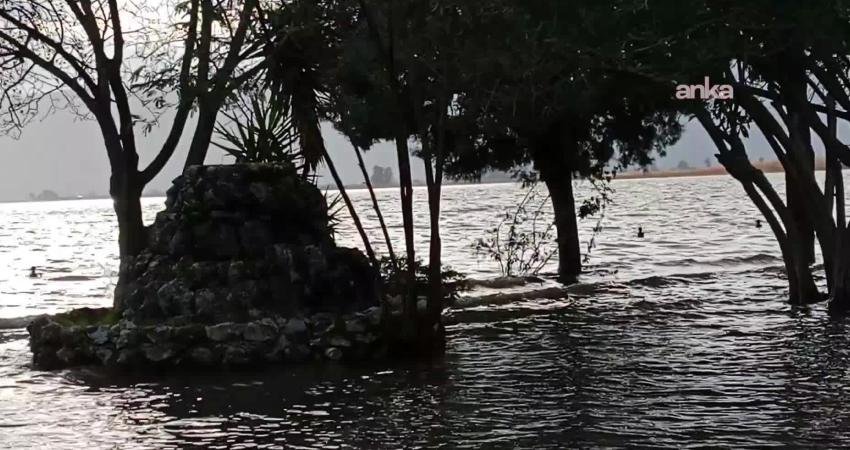 Muğla ve ilçelerinde etkili olan fırtına ve sağanak günlük yaşamı