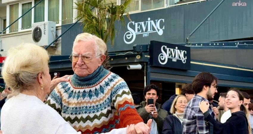 İzmir Büyükşehir Belediyesi tarafından 14 Şubat Sevgililer Günü dolayısıyla Alsancak’ta