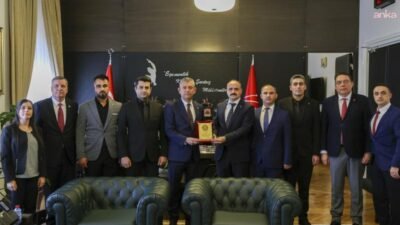 Atanamayan Uzmanlar Derneği yönetimi, CHP Genel Başkanı Özgür Özel'i ziyaret