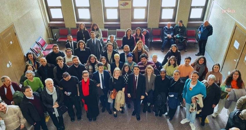 Avrupa Konseyi gençlik delegesi Enes Hocaoğulları, beraat etti Avrupa Konseyi’nde yaptığı konuşma nedeniyle tutuklanan ve 35 gün cezaevinde