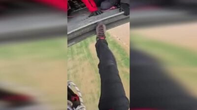 Aydın’ın Koçarlı ilçesinde Büyük Menderes Nehri’nin taşması sonucu tarlasındaki kulübede