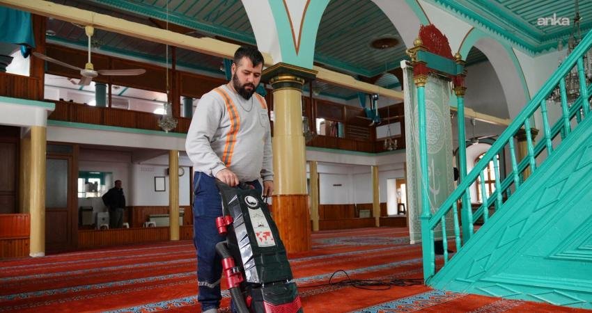 Ayvalık Belediyesi, ilçedeki ibadethaneleri ramazan ayına hazırlıyor Ayvalık Belediyesi, ramazan ayı öncesinde ilçedeki ibadethanelerde kapsamlı bir temizlik