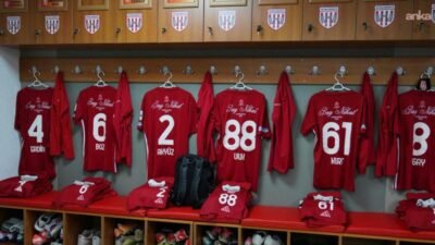 Ayvalık’ın köklü kulüplerinden Ayvalıkgücü Belediyespor, Hüsnü Uğural Stadı içerisinde yer