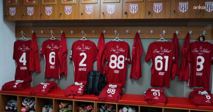 Ayvalık’ın köklü kulüplerinden Ayvalıkgücü Belediyespor, Hüsnü Uğural Stadı içerisinde yer