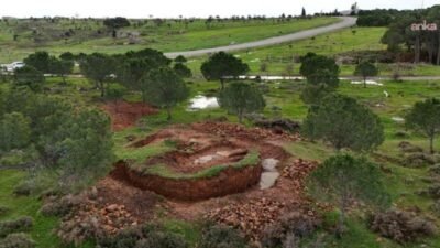 Ayvalık Belediye Başkanı Mesut Ergin, Sakarya Mahallesi’nde gerçekleştirilen kazı çalışmaları sonucunda