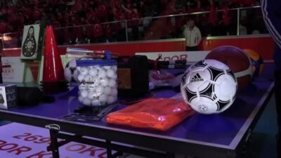 Gençlik ve Spor Bakanı Aşkın Bak, Bahçelievler düzenlenen spor malzemeleri