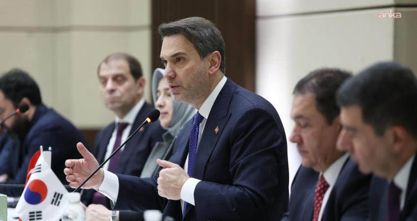Bakan Bayraktar, Seul’de enerji ve maden şirketleri ile sanayi kuruluşlarının üst düzey temsilcileriyle bir araya geldi Enerji ve Tabii Kaynaklar Bakanı Alparslan Bayraktar, Güney Kore'nin başkenti
