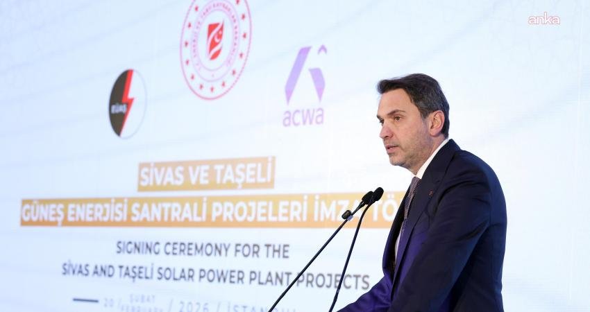 Bakan Bayraktar: Suudi Arabistan ile 5 bin MW’lık yenilenebilir enerji iş birliğinde ilk faz için imzalar atıldı Enerji ve Tabii Kaynaklar Bakanı Alparslan Bayraktar, Suudi Arabistan ile