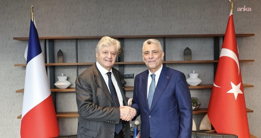 Bakan Bolat, Fransa Dış Ticaret ve Ekonomik Çekicilikten Sorumlu Delege Bakanı Forissier ile görüştü Ticaret Bakanı Ömer Bolat, Türkiye-Fransa 8. Dönem JETCO Toplantısı kapsamında,