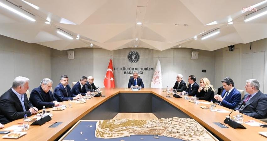 Kültür ve Turizm Bakanı Mehmet Nuri Ersoy, yurt dışında yayınlanan