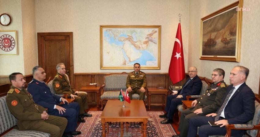 Bakan Güler, Libya Genelkurmay Başkan Vekili Al-Namroush’u kabul etti Milli Savunma Bakanı Yaşar Güler, Libya Genelkurmay Başkan Vekili Korgeneral Selahaddin