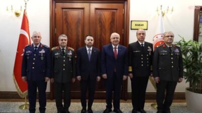 Milli Savunma Bakanı Yaşar Güler, beraberindeki komuta kademesiyle Adalet Bakanı