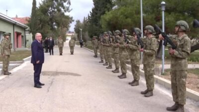  Milli Savunma Bakanı Yaşar Güler, Kilis'teki 11'inci Hudut Tugay Komutanlığı'nda,