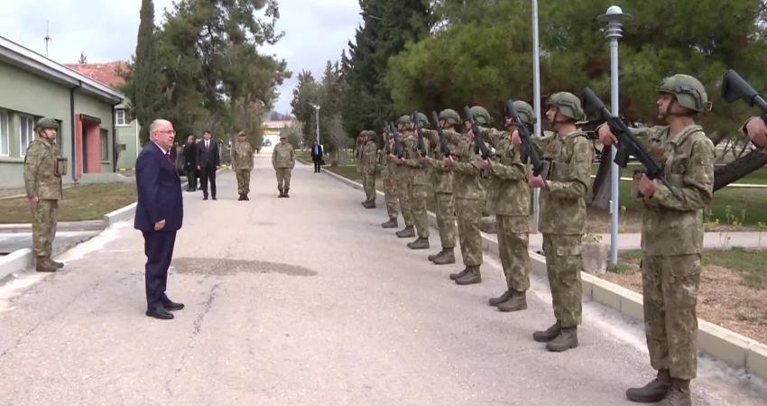 Milli Savunma Bakanı Yaşar Güler, Kilis'teki 11'inci Hudut Tugay Komutanlığı'nda,