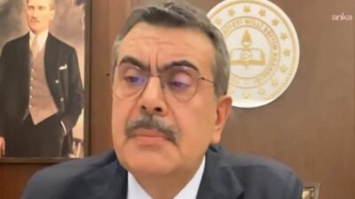 Milli Eğitim Bakanı Yusuf Tekin, aralarında gazeteci, yazar, sanatçı ve