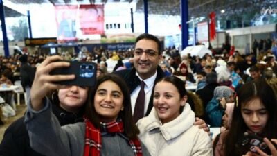 Balçova'da Çetin Emeç ve Eğitim Mahallesi sakinleri, ramazanın ilk iftar