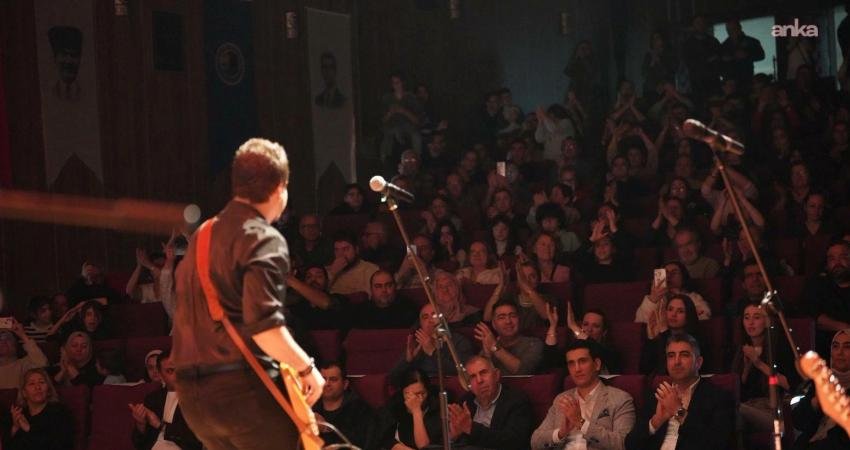 Anadolu Rock müziğin efsane isimleri Barış Manço ve Cem Karaca,