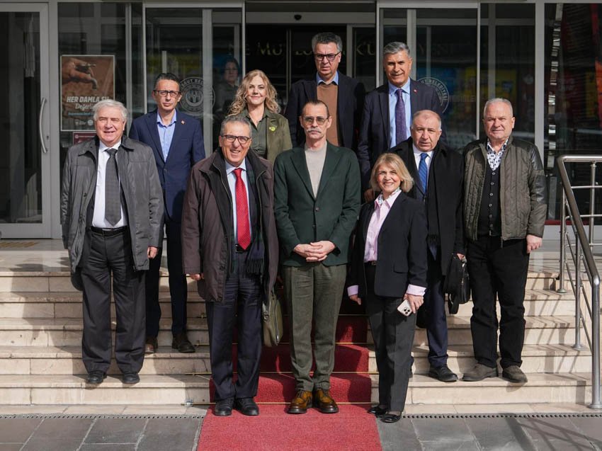 Etimesgut Belediye Başkanı Erdal Beşikcioğlu, Sosyal Demokrasi Derneği (SDD) yöneticileriyle