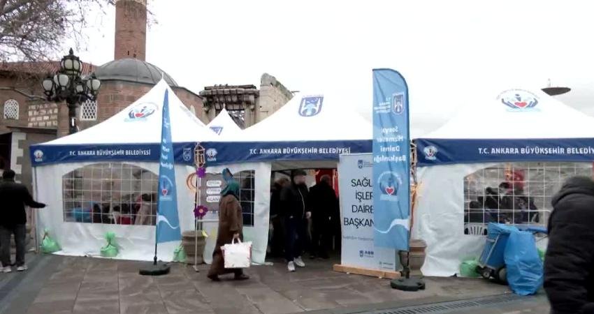 Başkentlilerden Hacı Bayram-ı Veli Camisi’ndeki ramazan etkinliklerine yoğun ilgi Ankara Büyükşehir Belediyesi’nin (ABB) ramazan ayı dolayısıyla düzenlediği etkinlikler, hem