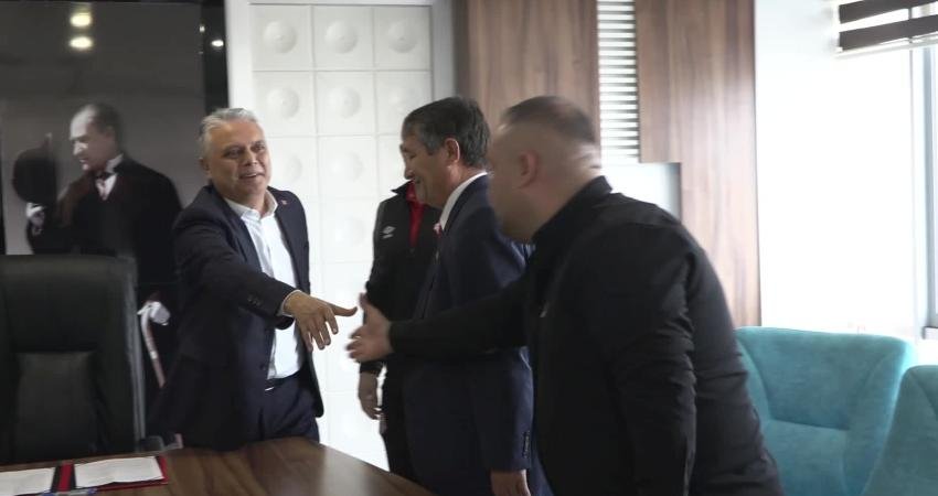 Muratpaşa Belediyesi, CW Enerji Yağlı Güreş Ligi’nde üst üste şampiyonluk