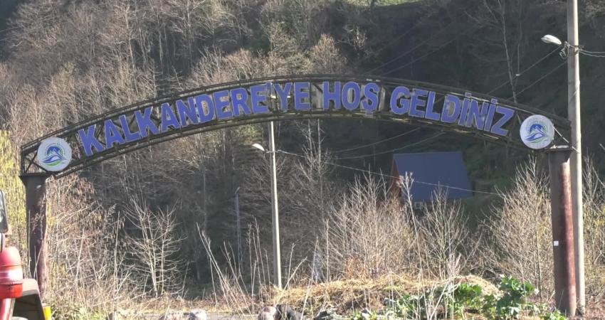 BBP Kalkandere İlçe Başkanı Torlak: “AK Parti ilçe başkanı para kazansın diye ilçe yolunun güzergâhı değiştirildi” Büyük Birlik Partisi (BBP) Kalkandere İlçe Başkanı Mikail Torlak, ilçede