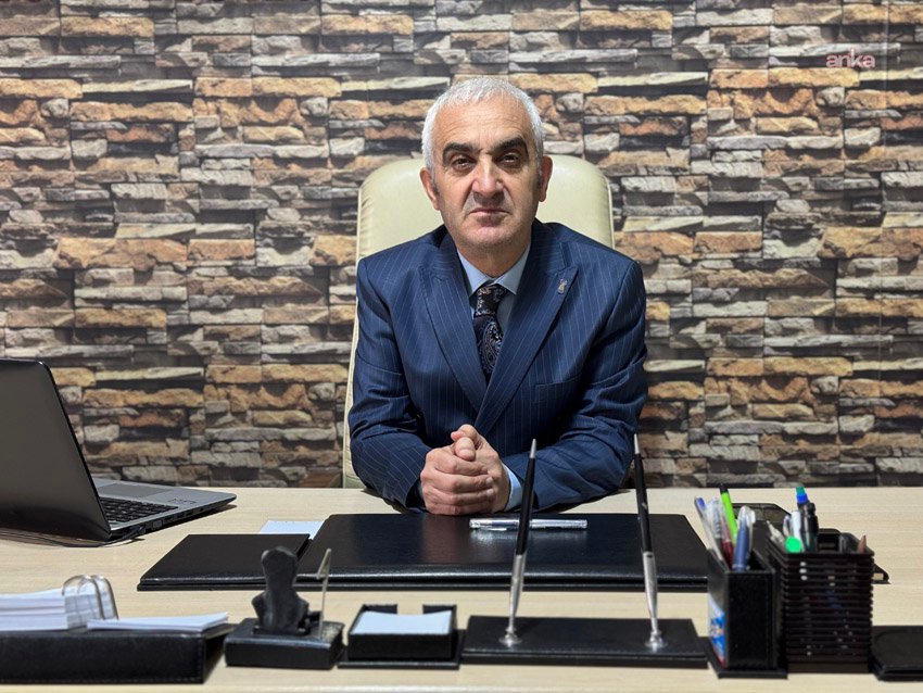 Yüksekova Esnaf ve Sanatkârlar Odası Başkanı Sarı: “Artık ekonomik krizden değil, bir buhran havasından söz edebiliriz” Yüksekova Esnaf ve Sanatkârlar Odası Başkanı İrfan Sarı, “Kira artışları, vergi