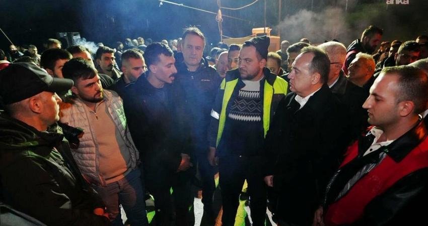 Manisa Büyükşehir Belediye Başkanı Besim Dutlulu, Soma Termik Santrali önünde