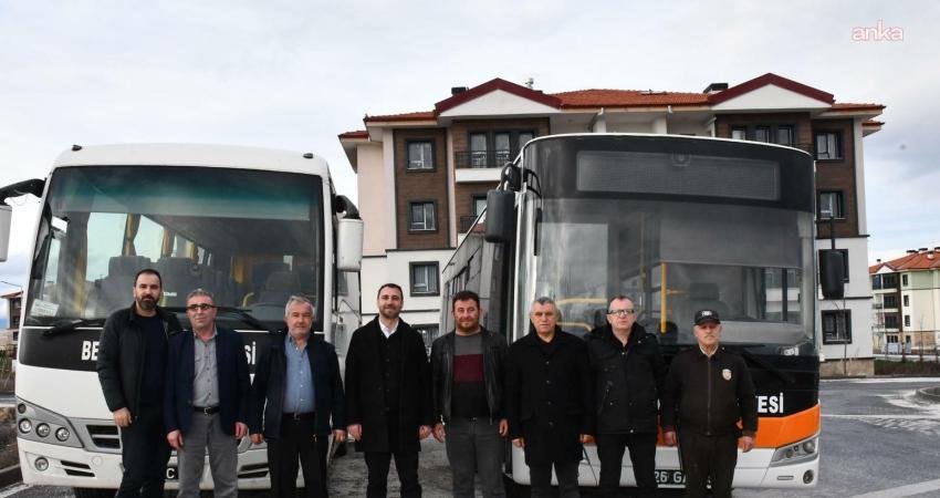 Beylikova Belediyesi’nden TOKİ’ye ücretsiz servis hizmeti Beylikova Belediyesi, Ata ve Yunusemre Mahallesi TOKİ konutlarında yaşayan vatandaşların ulaşımını