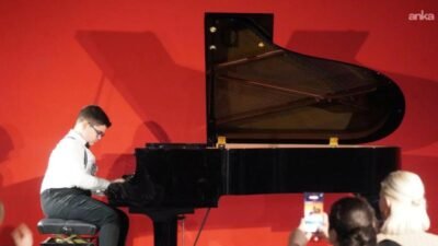 Bilecik Belediyesi öncülüğünde, orman yangınlarına dikkat çekmek amacıyla düzenlenen "Mavi