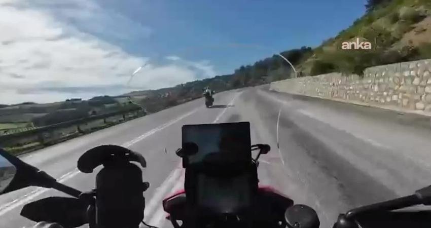 Bilecik’te ölümcül trafik kazasının görüntüleri kameraya yansıdı Bilecik’in Osmaneli ilçesine bağlı Ericek Köyü mevkiinde meydana gelen trafik